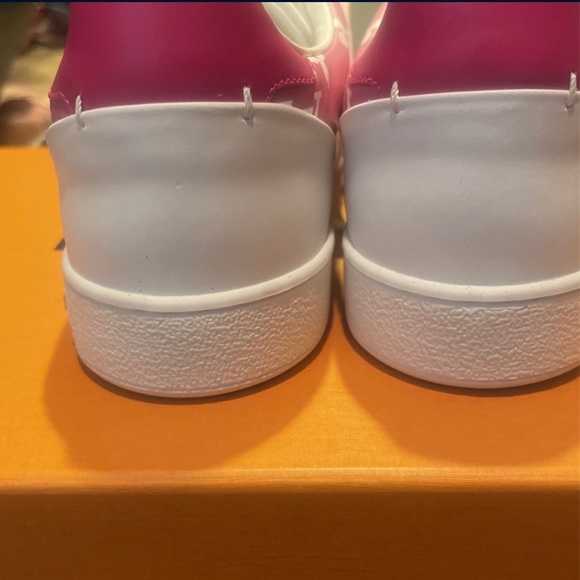 Louis Vuitton Frontrow LV Sneaker Pink Red White worn once - Picture 3 of 3
